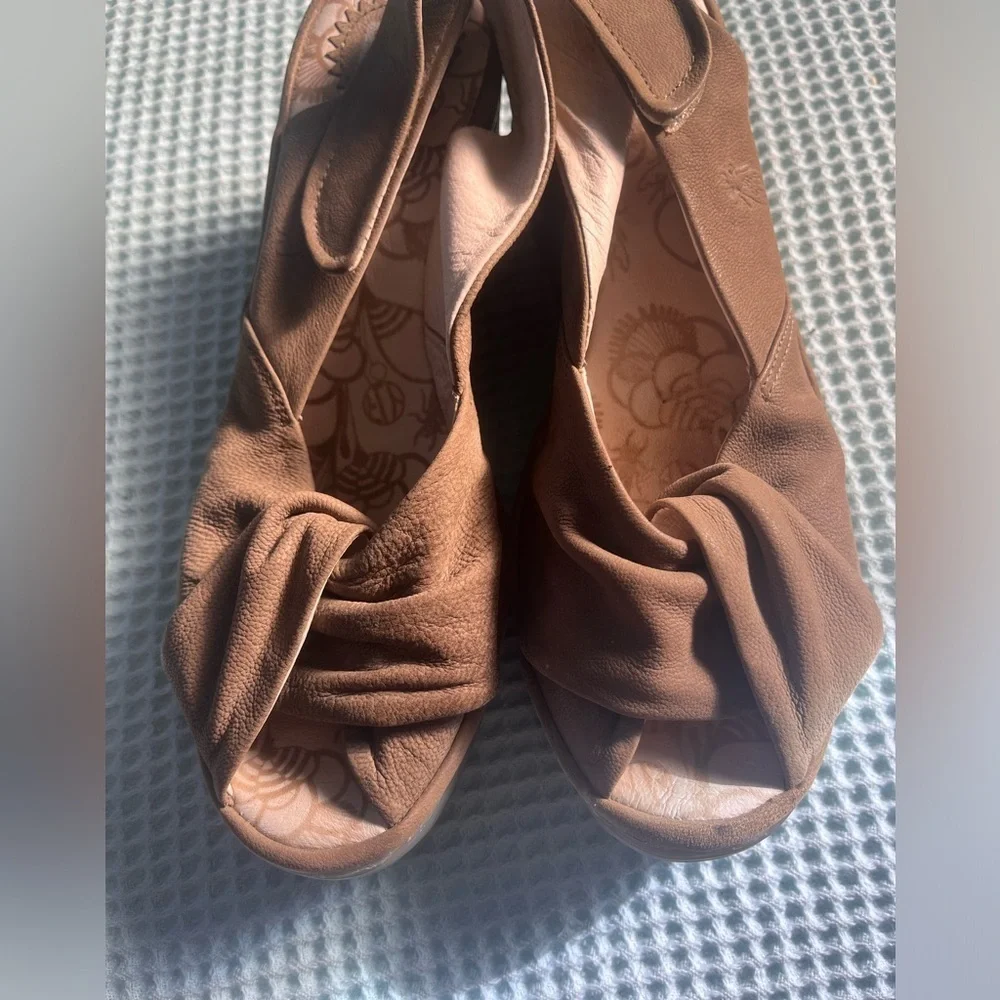 Fly London Taupe Nubuck Suede Twist Strap Wedge Sandals Size 41
